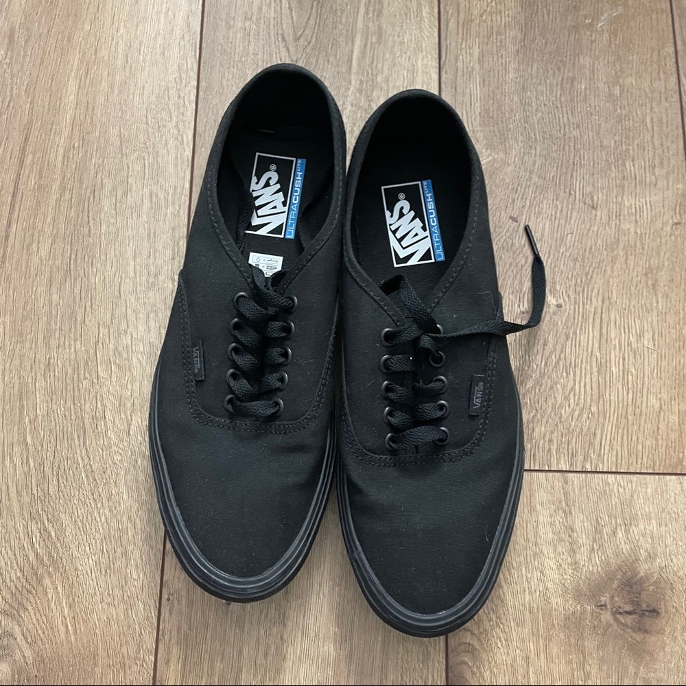 VANS BLACK CLASSICS SIZE 9